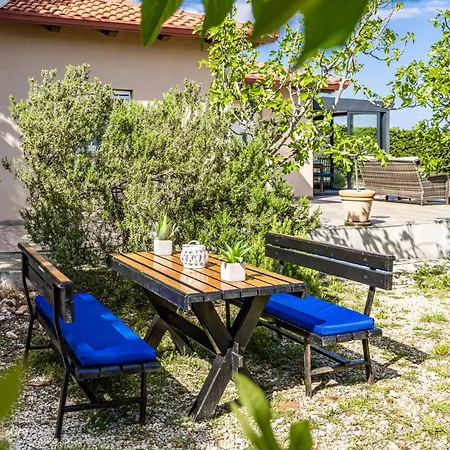 Krasna Kuca Labin (Istria)